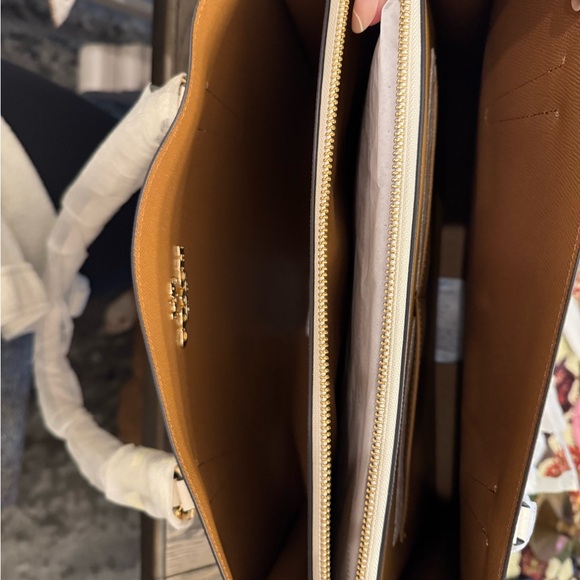 Coach Tatum Carryall-last photo for size comparison - Picture 3 of 9